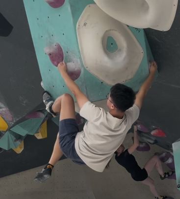Client bouldering
